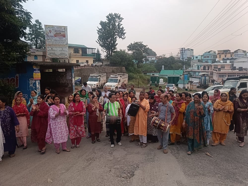 राॅयल लिटल स्कूल सोलन में जन्माष्टमी के उपलक्ष्य में आयोजित कार्यक्रम के दौरान मौजूद बच्चे। स्र राॅयल लिटल स्कूल सोलन में जन्माष्टमी के उपलक्ष्य में आयोजित कार्यक्रम के दौरान मौजूद बच्चे। स्र