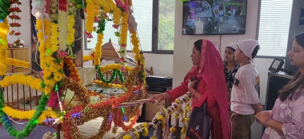 राॅयल लिटल स्कूल सोलन में जन्माष्टमी के उपलक्ष्य में आयोजित कार्यक्रम के दौरान मौजूद बच्चे। स्र राॅयल लिटल स्कूल सोलन में जन्माष्टमी के उपलक्ष्य में आयोजित कार्यक्रम के दौरान मौजूद बच्चे। स्र