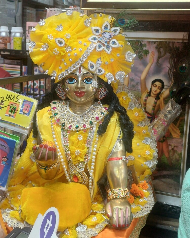 सिलिकॉन में श्रृंगार के साथ राधा कृष्ण की जोड़ी। संवाद सिलिकॉन में श्रृंगार के साथ राधा कृष्ण की जोड़ी। संवाद