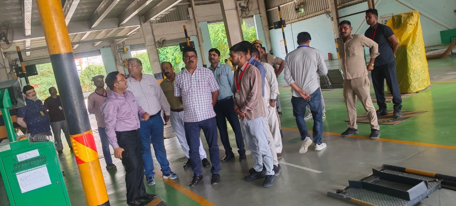 आरटीओ-एआरटीओ में छापेमारी, दलाल फरार, पांच कर्मी अनुपस्थित