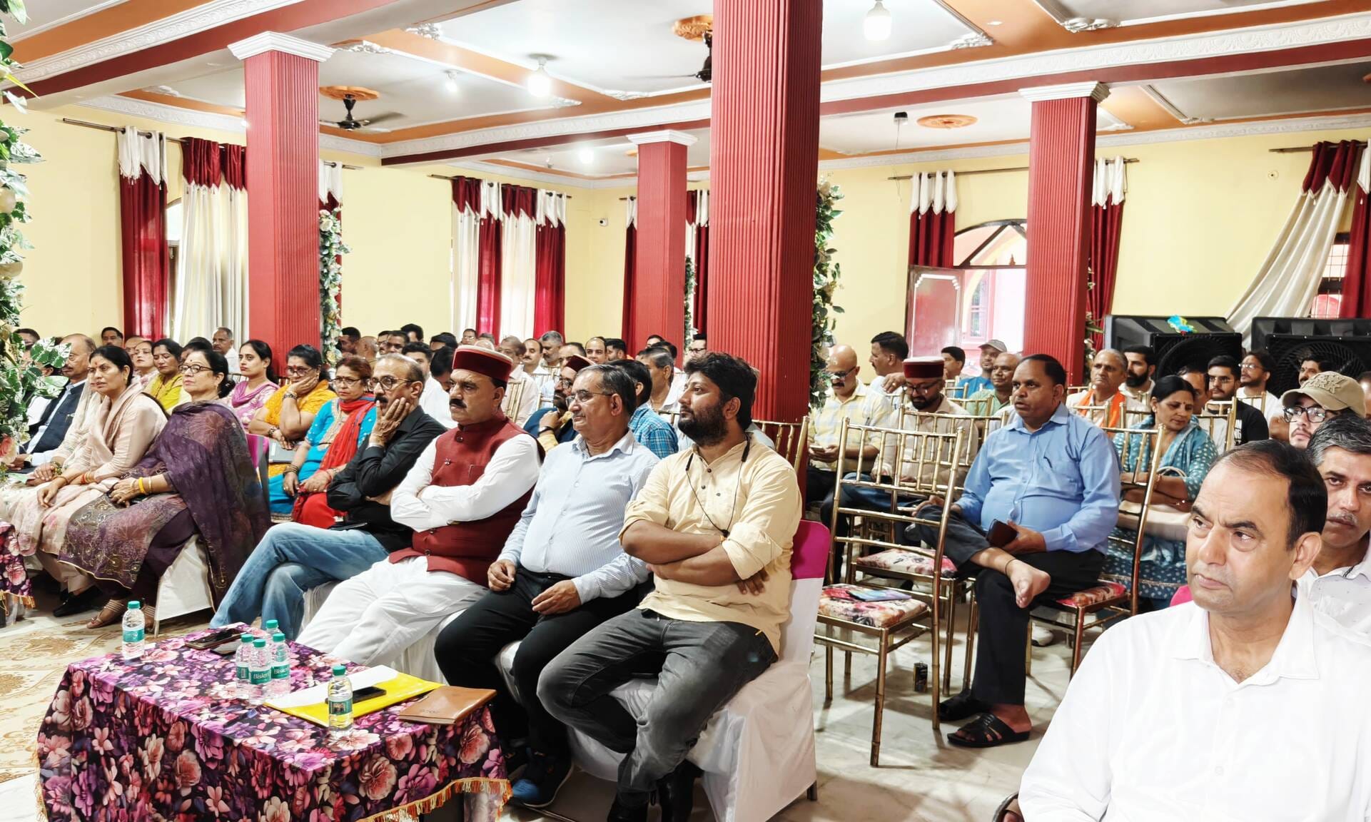 भारतीय जनता पार्टी जिला हमीरपुर की सेवा संकल्प अभियान कार्यशाला में मौजूद मुख्यातिथि सहित पदाधि