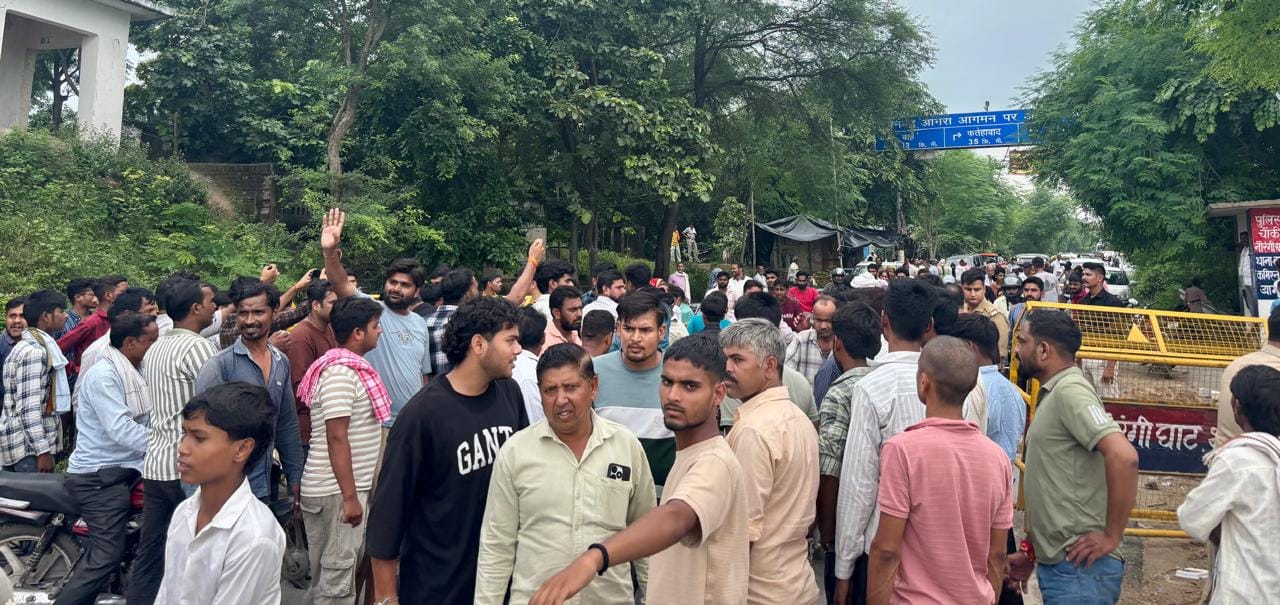 बटेश्वर नारंगी घाट पुल से यमुना मे छलांग लगाकर कूदे रामनरेश का फ़ाइल फोटो बटेश्वर नारंगी घाट पुल से यमुना मे छलांग लगाकर कूदे रामनरेश का फ़ाइल फोटो