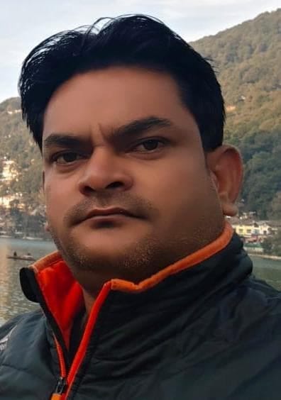 मोहल्ला शेखान में शौचालय के बाहर पसरी गंदगी। संवाद