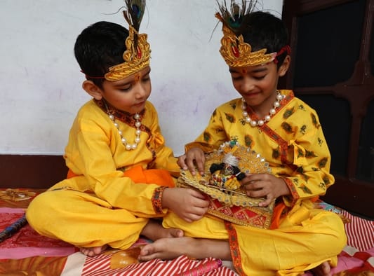पास्सू के सात्विक चौधरी जन्माष्टमी पर नन्हे कान्हा के रूप में। जागरूक पाठक पास्सू के सात्विक चौधरी जन्माष्टमी पर नन्हे कान्हा के रूप में। जागरूक पाठक