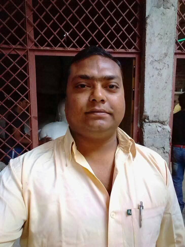 शहर के दिबियापुर रोड पर हुए जलभराव को लेकर पंप से निकाला जाता पानी। संवाद