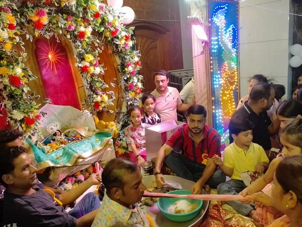 श्री सनातन धर्म मंदिर मॉडल टाउन में बनाई जेल। स्रोत : मंदिर श्री सनातन धर्म मंदिर मॉडल टाउन में बनाई जेल। स्रोत : मंदिर
