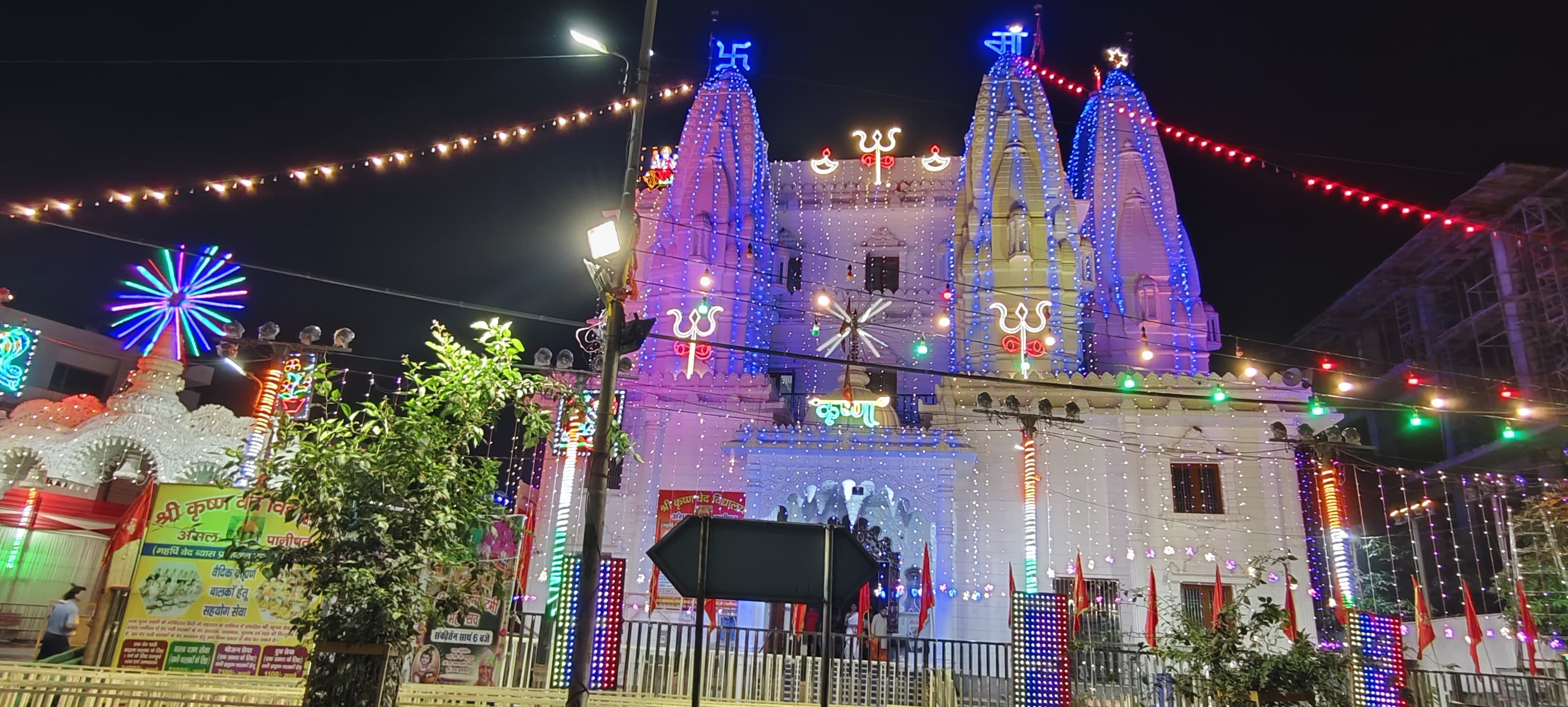 श्री सनातन धर्म मंदिर मॉडल टाउन में बनाई जेल। स्रोत : मंदिर श्री सनातन धर्म मंदिर मॉडल टाउन में बनाई जेल। स्रोत : मंदिर