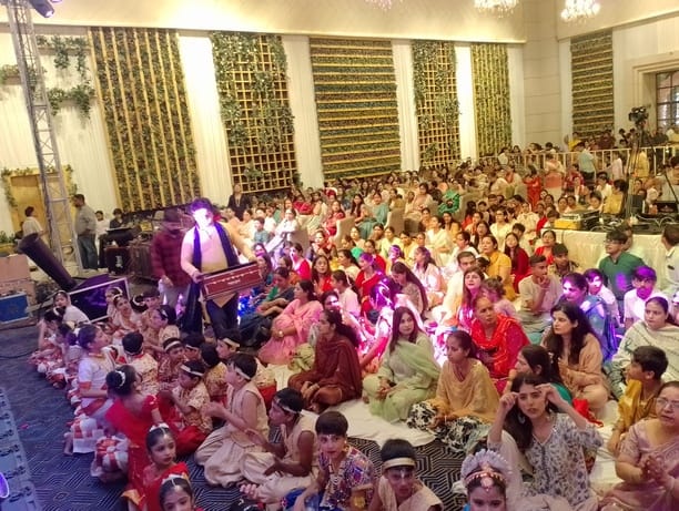 श्री सनातन धर्म मंदिर मॉडल टाउन में बनाई जेल। स्रोत : मंदिर श्री सनातन धर्म मंदिर मॉडल टाउन में बनाई जेल। स्रोत : मंदिर