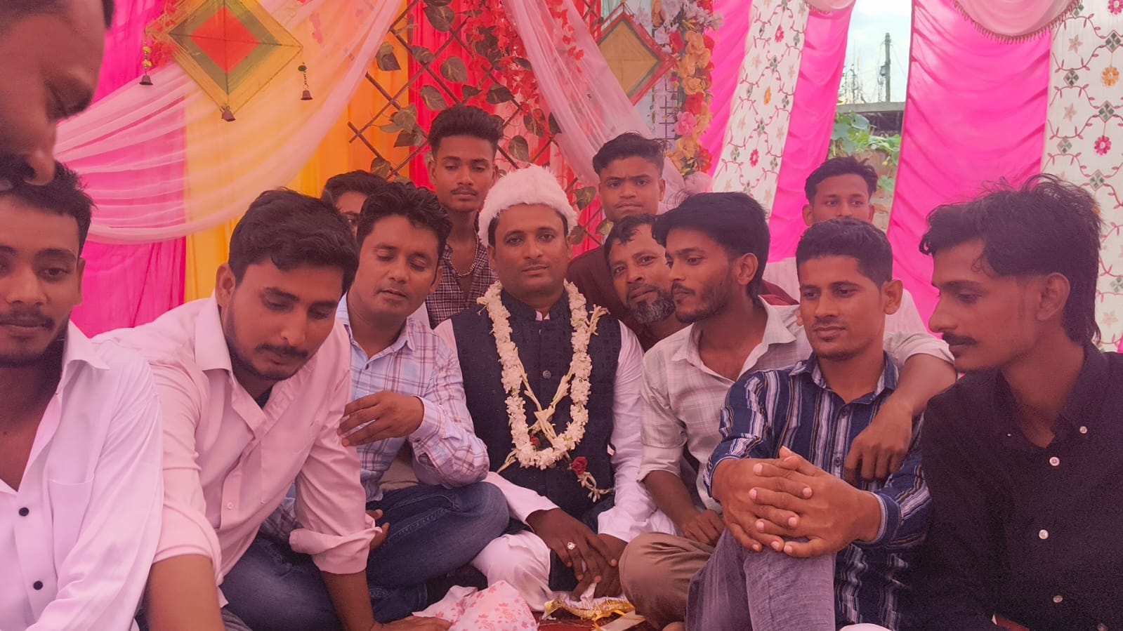 दो दिव्यांग हुए एक गांव में चर्चा दो दिव्यांग हुए एक गांव में चर्चा
