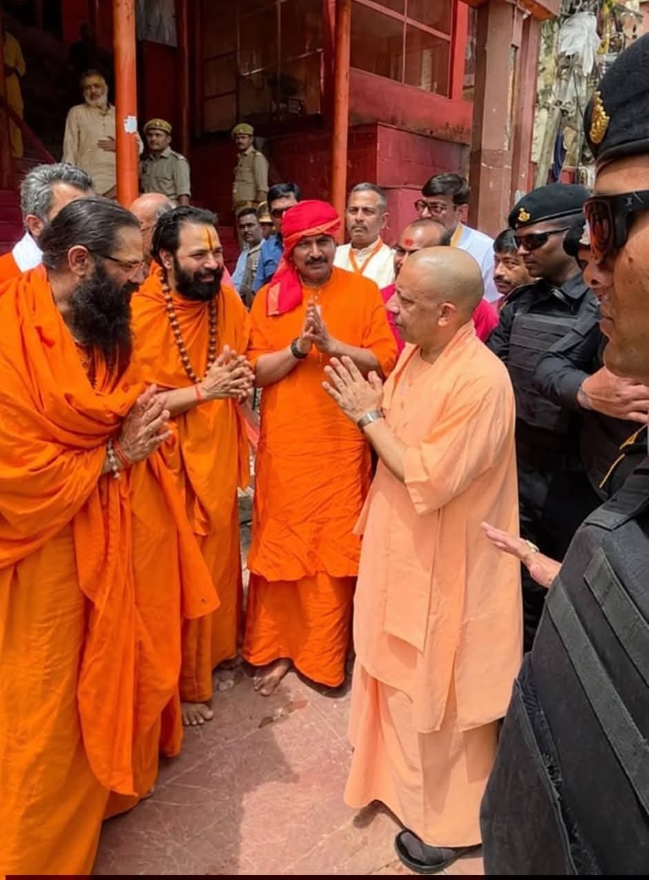 06 सीकेटीपी-12- बाढ़ पीड़ित को चेक प्रदान करते सीएम। संवाद 06 सीकेटीपी-12- बाढ़ पीड़ित को चेक प्रदान करते सीएम। संवाद