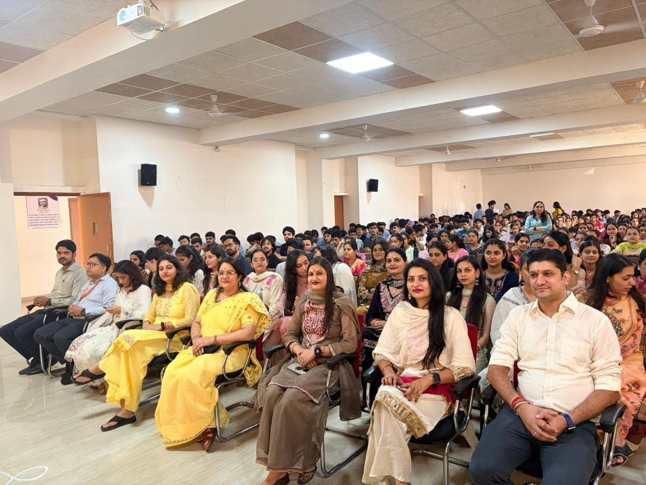 डीएवी स्कूल बरमाणा में शिक्षक दिवस मनाते हुए। स्रोत: स्कूल प्रबंधन।