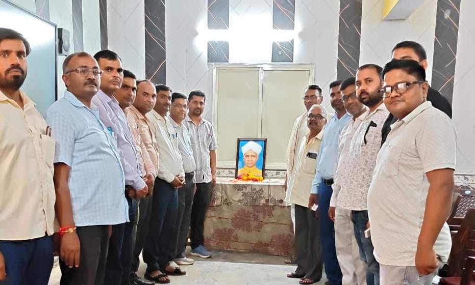 एसएस यूनिवर्सिटी में कुलपति का सम्मान करते रोटरी क्लब के सदस्य। संवाद एसएस यूनिवर्सिटी में कुलपति का सम्मान करते रोटरी क्लब के सदस्य। संवाद