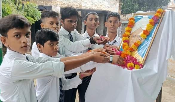 एसएस यूनिवर्सिटी में कुलपति का सम्मान करते रोटरी क्लब के सदस्य। संवाद एसएस यूनिवर्सिटी में कुलपति का सम्मान करते रोटरी क्लब के सदस्य। संवाद