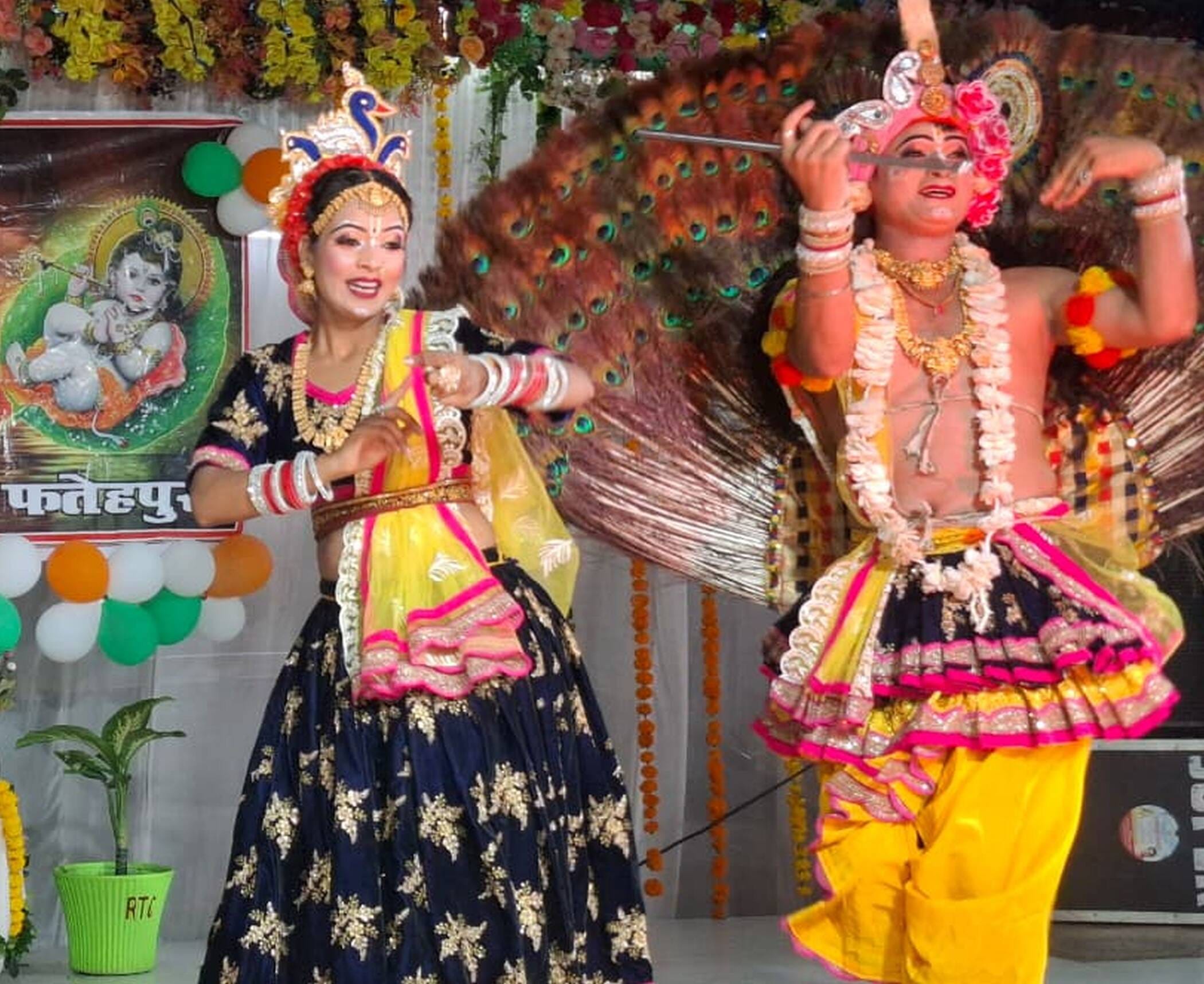 फोटो-03- पुलिस लाइन में श्रीकृष्ण जन्माष्टमी पर बाल गोपाल की आरती करते एसपी। स्रोत फोटो-03- पुलिस लाइन में श्रीकृष्ण जन्माष्टमी पर बाल गोपाल की आरती करते एसपी। स्रोत