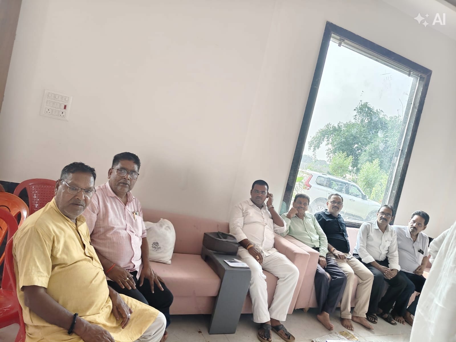 फोटो 06 सीकेटीपी 18 कार्यक्रम में जमीन पट्टा आवंटन के महिला को कागज देते सीएम व मंचासीन अन्य। स फोटो 06 सीकेटीपी 18 कार्यक्रम में जमीन पट्टा आवंटन के महिला को कागज देते सीएम व मंचासीन अन्य। स