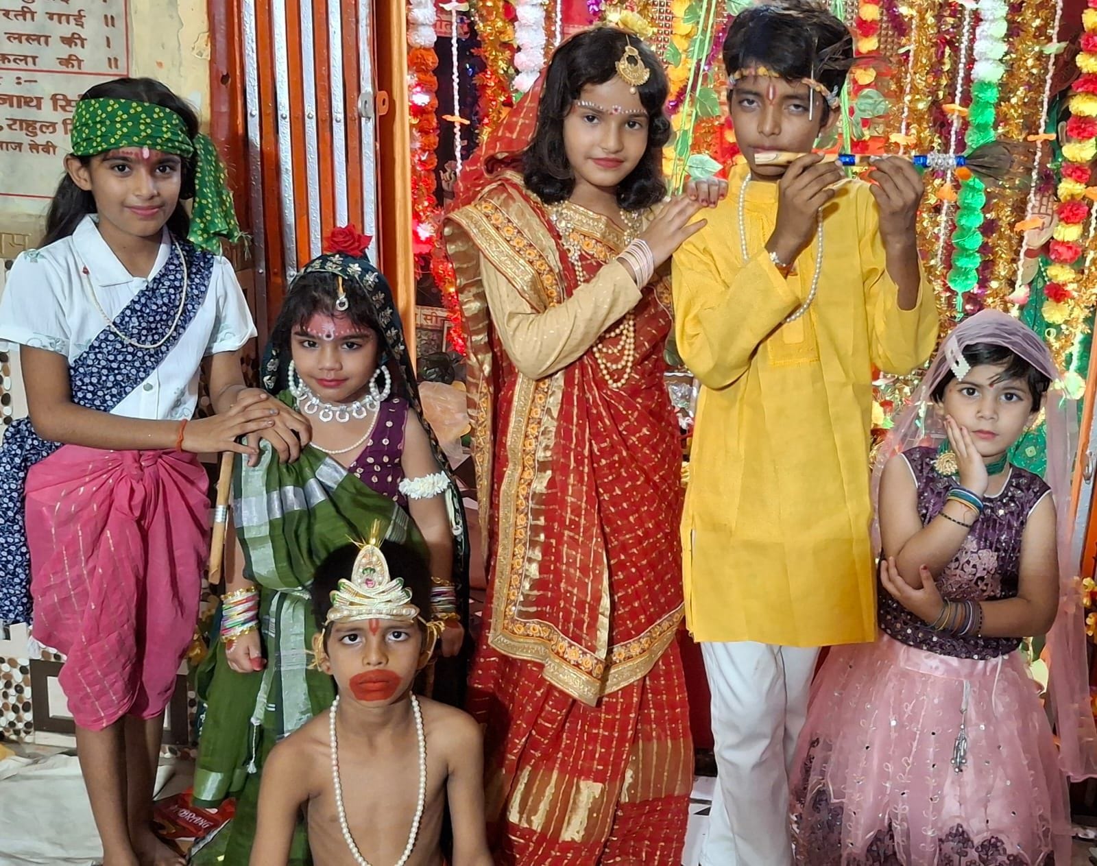 गोंडा में धूमधाम से मनाई गई जन्माष्टमी। संवाद गोंडा में धूमधाम से मनाई गई जन्माष्टमी। संवाद