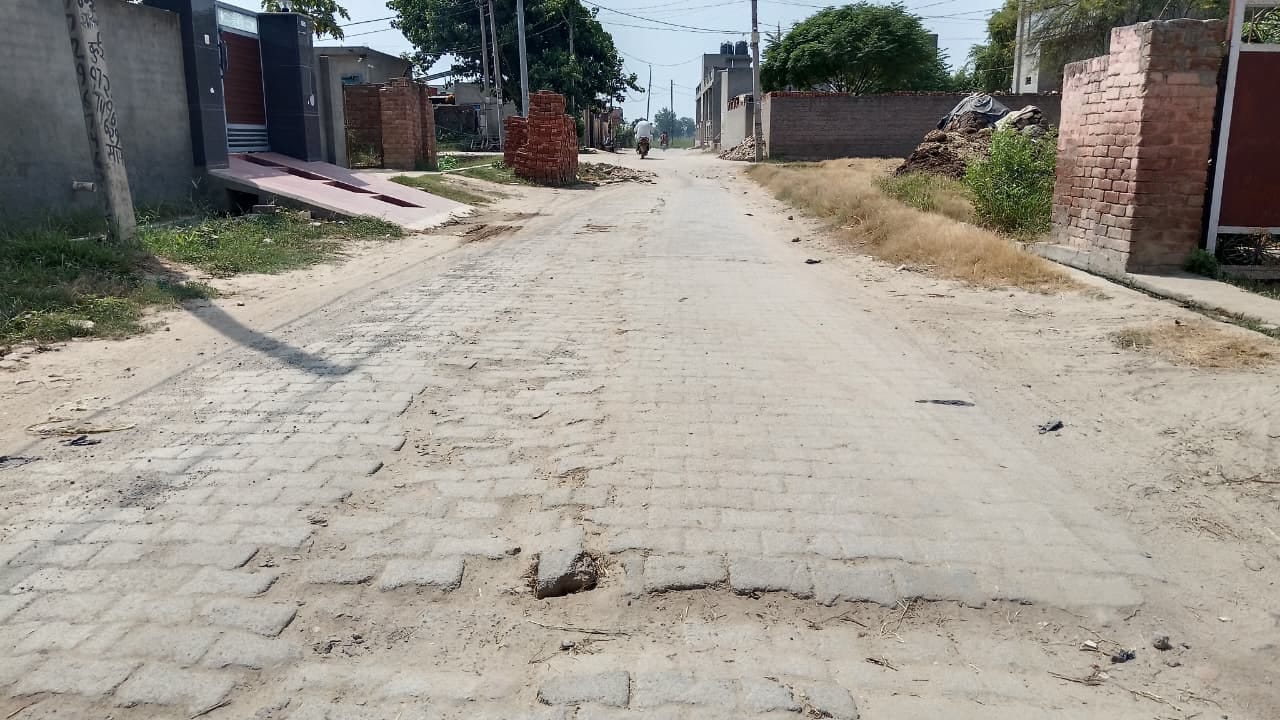 गांव मताना की जर्जर फिरनी। संवाद