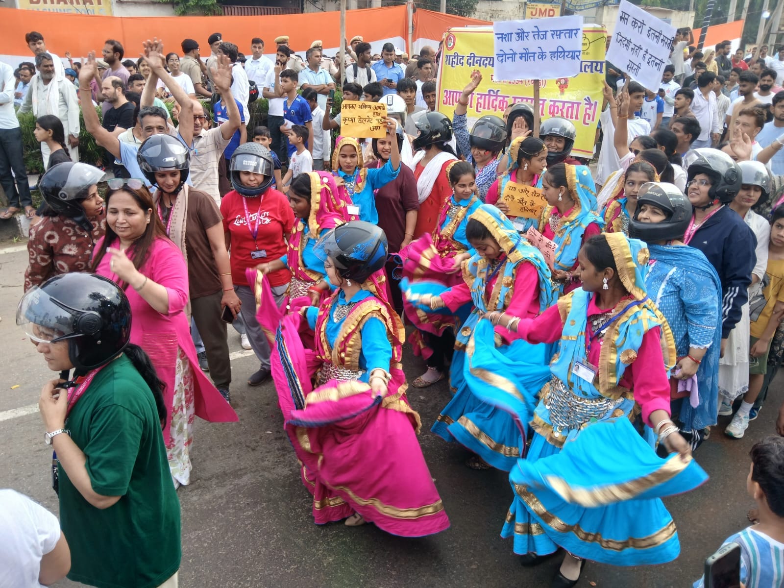 हाफ मैराथन में भाग लेते प्रतिभागी। संवाद