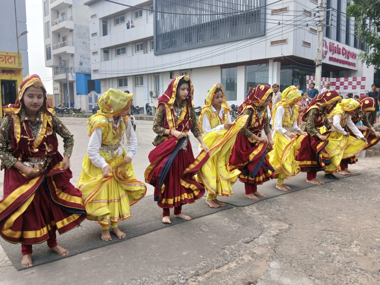 हाफ मैराथन में भाग लेते प्रतिभागी। संवाद