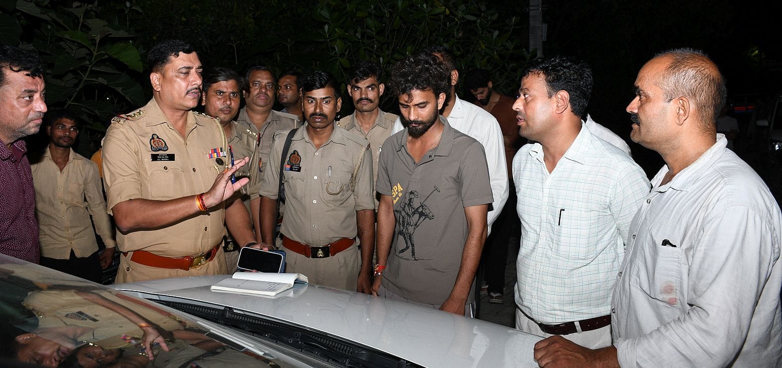 हृदय बिहार कॉलोनी में मासूम हर्षित की मौत के बाद जांच करती पुलिस। 