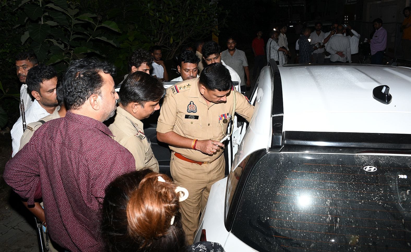 हृदय बिहार कॉलोनी में मासूम हर्षित की मौत के बाद जांच करती पुलिस। 