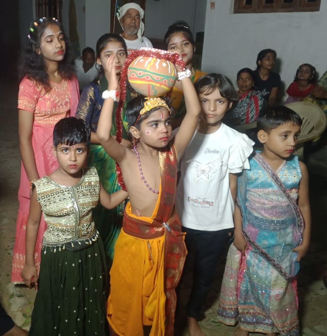 जन्मे कन्हाई... जन्मे कन्हाई...