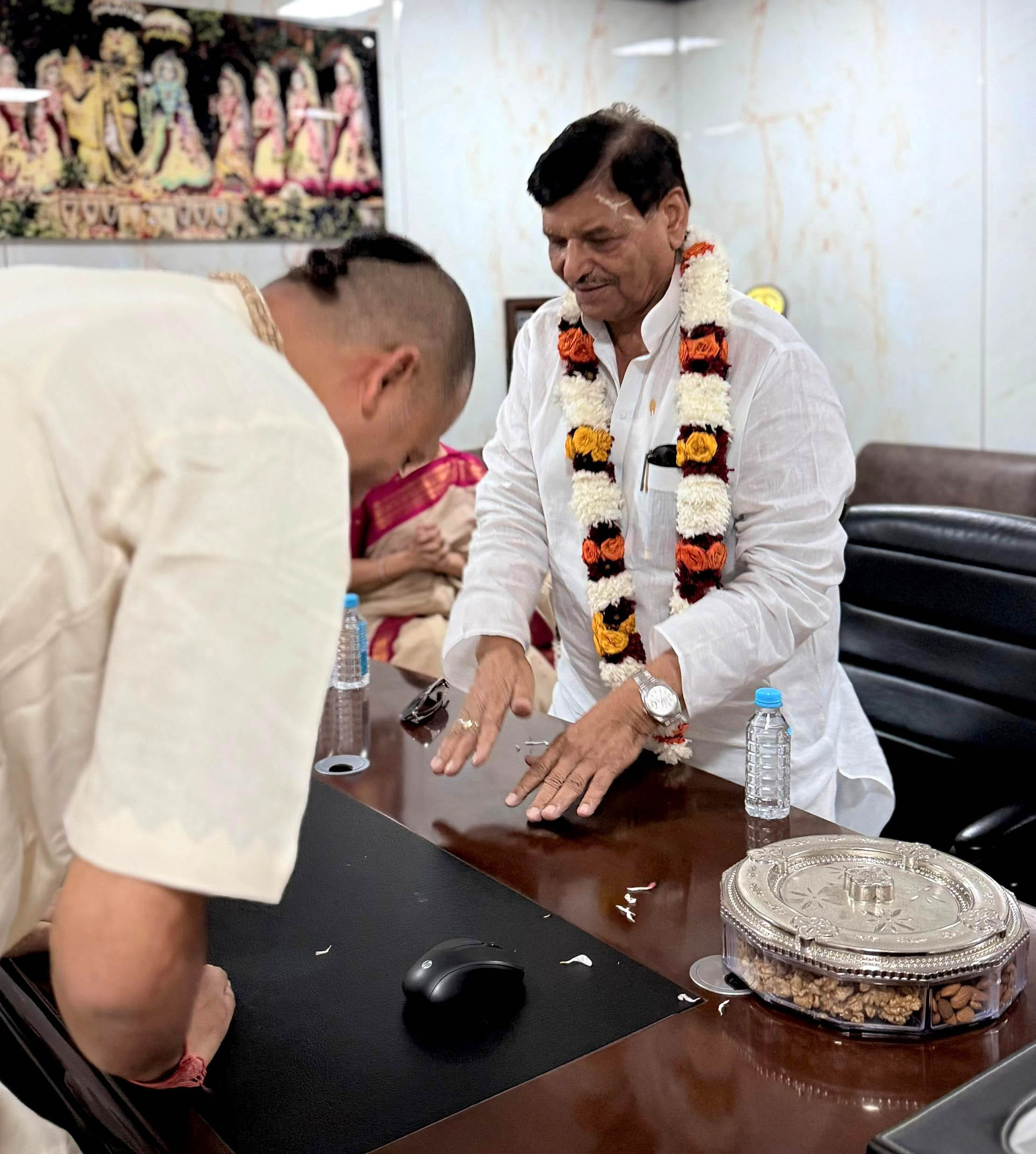 कान्हा के जन्म पर छाया उल्लास, गूंजा नंद घर आनंद भयो। 