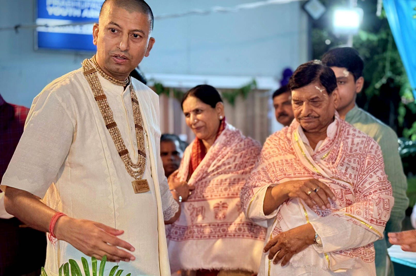 कान्हा के जन्म पर छाया उल्लास, गूंजा नंद घर आनंद भयो। 