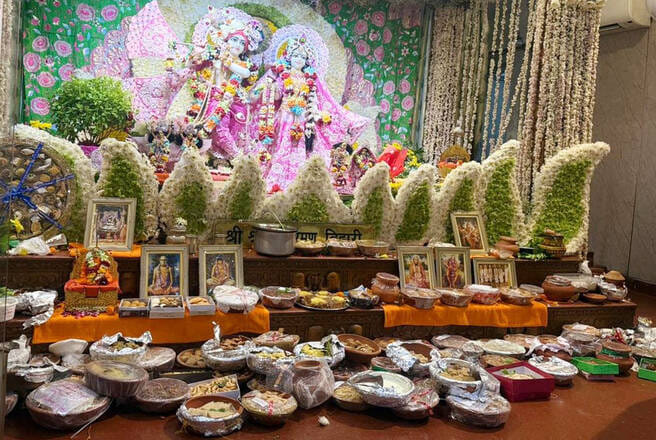 कान्हा के जन्म पर छाया उल्लास, गूंजा नंद घर आनंद भयो। 