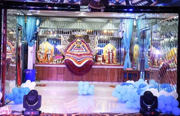 कान्हा के जन्म पर छाया उल्लास, गूंजा नंद घर आनंद भयो। 