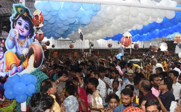 कान्हा के जन्म पर छाया उल्लास, गूंजा नंद घर आनंद भयो। 