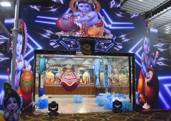 कान्हा के जन्म पर छाया उल्लास, गूंजा नंद घर आनंद भयो। 
