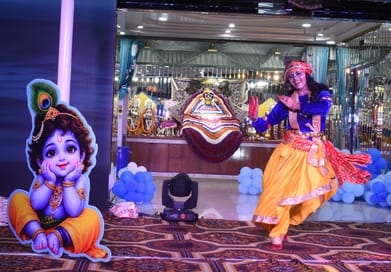 कान्हा के जन्म पर छाया उल्लास, गूंजा नंद घर आनंद भयो। 