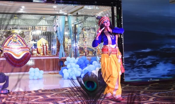 कान्हा के जन्म पर छाया उल्लास, गूंजा नंद घर आनंद भयो। 