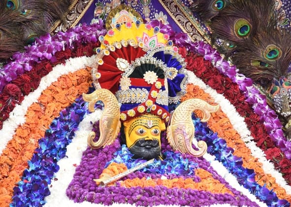 कान्हा के जन्म पर छाया उल्लास, गूंजा नंद घर आनंद भयो। 
