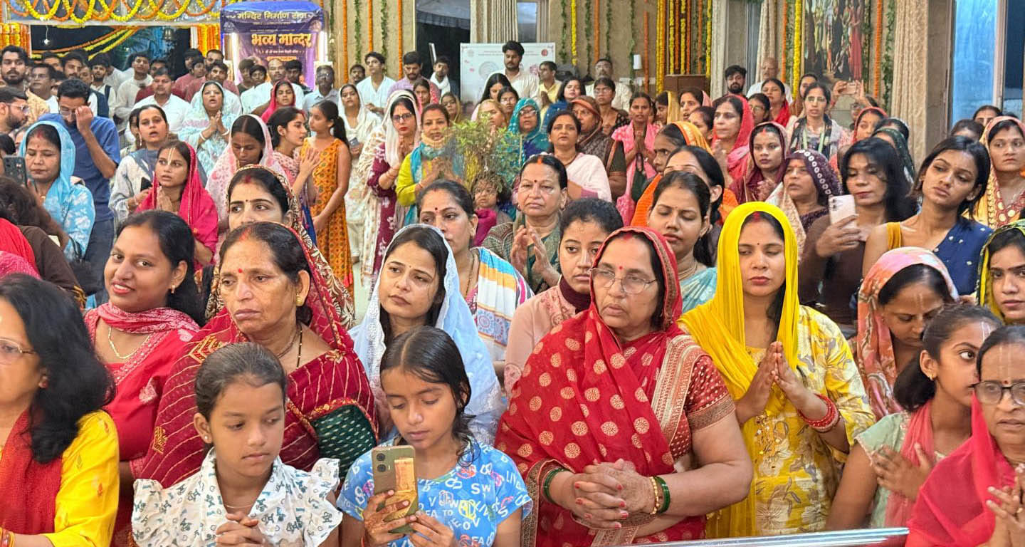 कान्हा के जन्म पर छाया उल्लास, गूंजा नंद घर आनंद भयो। 