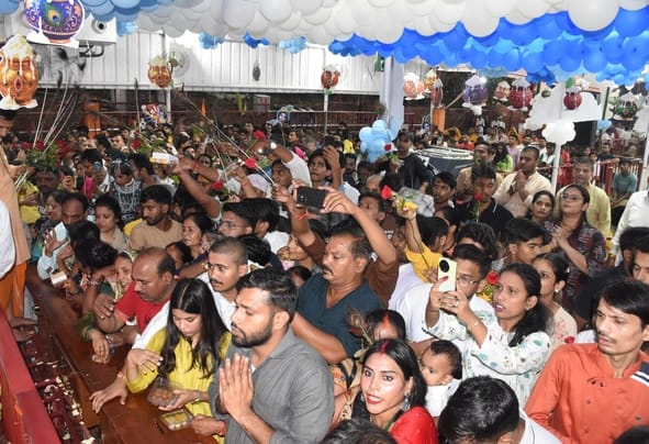 कान्हा के जन्म पर छाया उल्लास, गूंजा नंद घर आनंद भयो। 