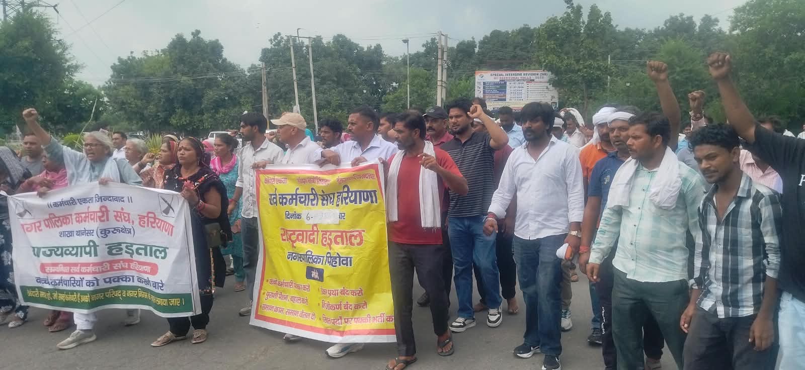 कुरुक्षेत्र। सफाई कर्मचारियों को रोकने के लिए पुलिस ने इस तरह से किए थे प्रबंध। संवाद कुरुक्षेत्र। सफाई कर्मचारियों को रोकने के लिए पुलिस ने इस तरह से किए थे प्रबंध। संवाद