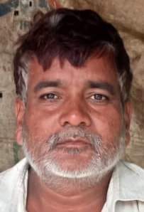 खुदागंज के खिरिया, गौहनिया संपर्क मार्ग पर बाढ़ के बीच से निकलते बाइक सवार। संवाद खुदागंज के खिरिया, गौहनिया संपर्क मार्ग पर बाढ़ के बीच से निकलते बाइक सवार। संवाद