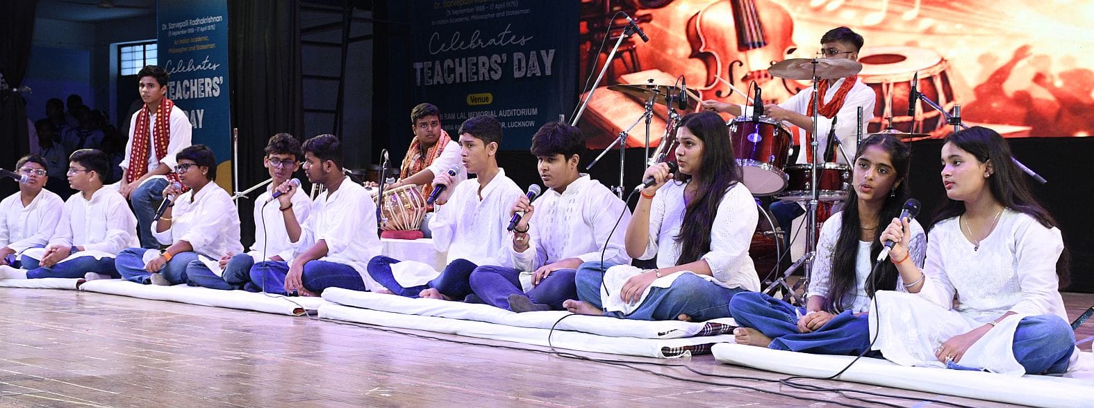 लखनऊ पब्लिक स्कूल्स एंड कॉलेजेज की ओर से गोमती नगर शाखा स्थित श्री रामलाल मेमोरियल ऑडिटोरियम मे