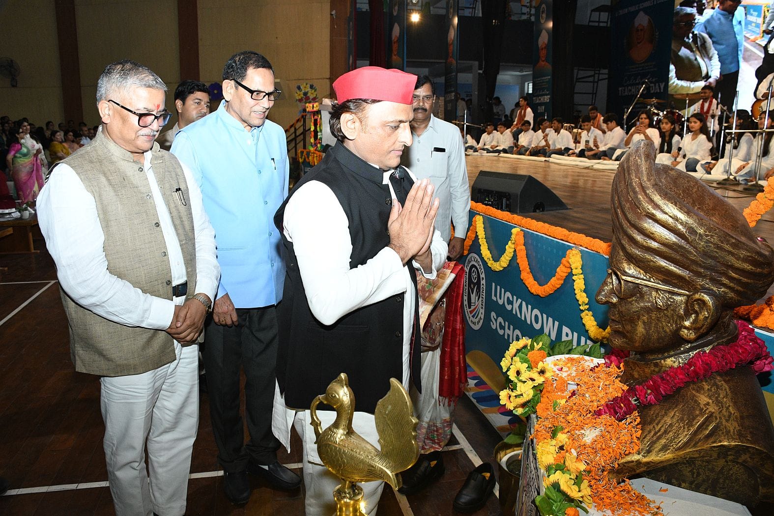 लखनऊ पब्लिक स्कूल्स एंड कॉलेजेज की ओर से गोमती नगर शाखा स्थित श्री रामलाल मेमोरियल ऑडिटोरियम मे