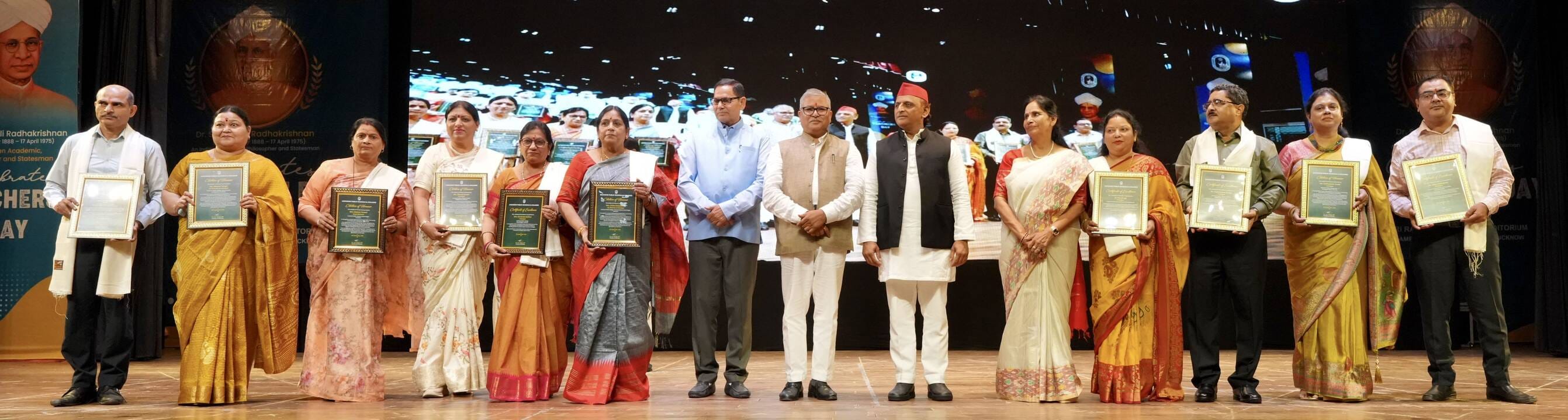 लखनऊ पब्लिक स्कूल्स एंड कॉलेजेज की ओर से गोमती नगर शाखा स्थित श्री रामलाल मेमोरियल ऑडिटोरियम मे