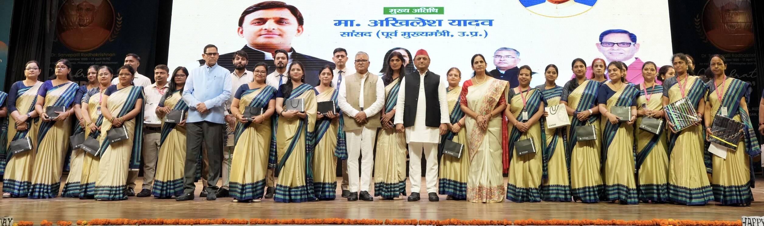 लखनऊ पब्लिक स्कूल्स एंड कॉलेजेज की ओर से गोमती नगर शाखा स्थित श्री रामलाल मेमोरियल ऑडिटोरियम मे