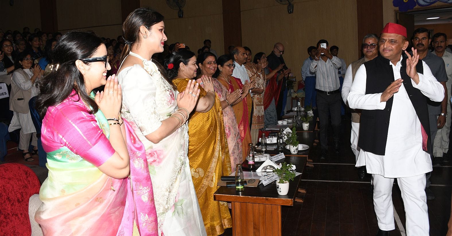 लखनऊ पब्लिक स्कूल्स एंड कॉलेजेज की ओर से गोमती नगर शाखा स्थित श्री रामलाल मेमोरियल ऑडिटोरियम मे