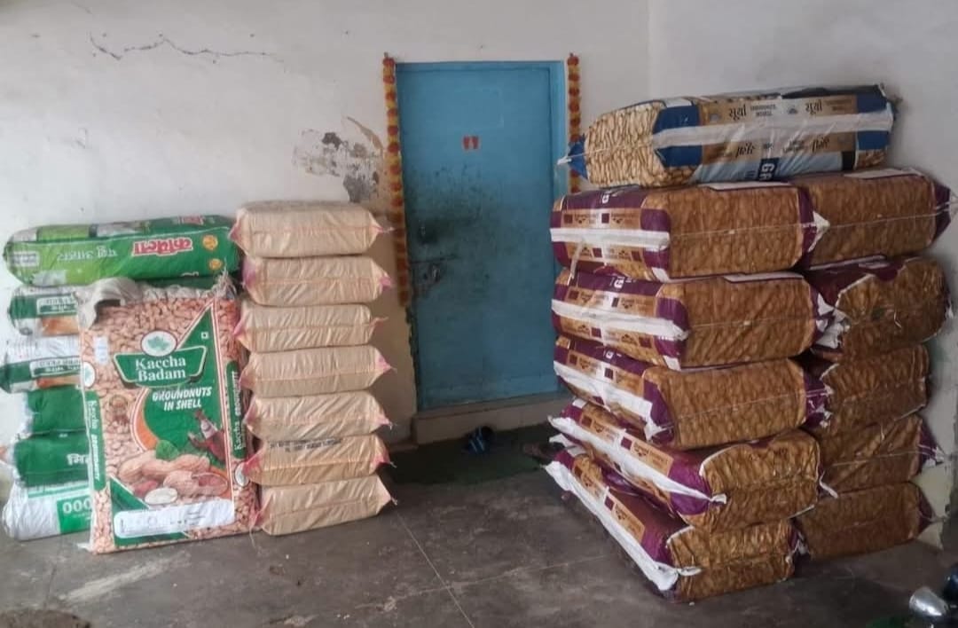 पुलिस गिरफ्त में पटाखा कारोबारी मो सलमान पुलिस गिरफ्त में पटाखा कारोबारी मो सलमान