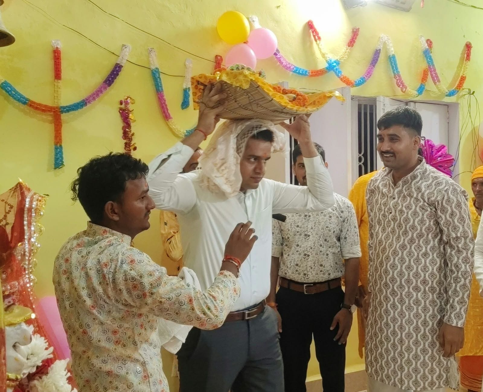 पुलिस लाइन में कृष्ण जन्माष्टमी के दौरान सांस्कृतिक कार्यक्रम प्रस्तुत करते बच्चे। पुलिस लाइन में कृष्ण जन्माष्टमी के दौरान सांस्कृतिक कार्यक्रम प्रस्तुत करते बच्चे।