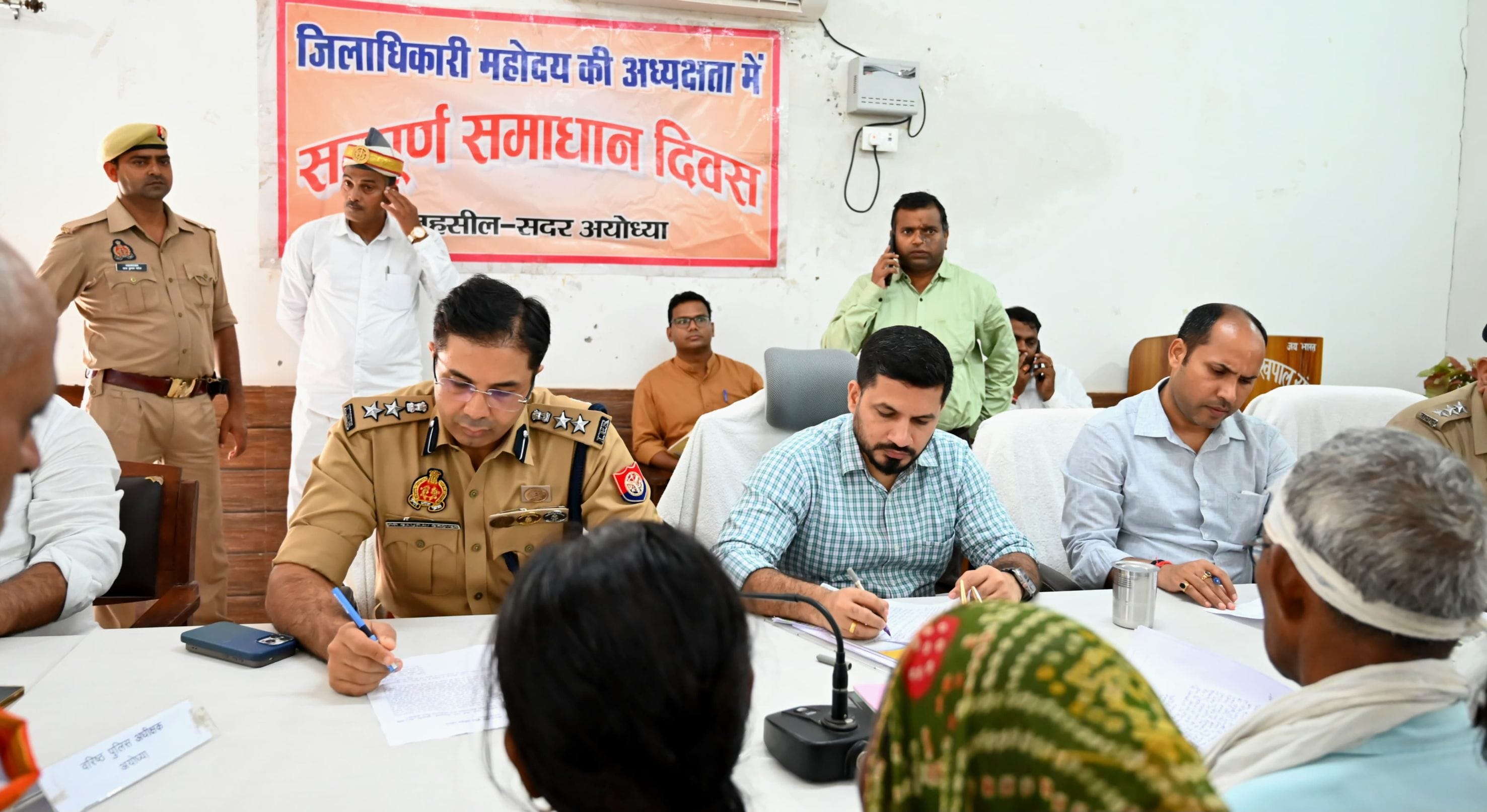 सदर तहसील में समस्याएं सुनते डीएम व एसएसपी