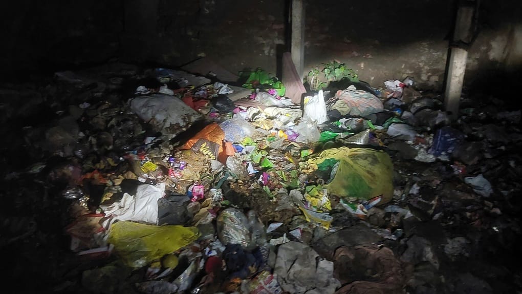 विधान सभा अध्यक्ष हरविंद्र कल्याण को ज्ञापन सौपते नगरपालिका कर्मचारी संघ के सदस्य। स्वयं विधान सभा अध्यक्ष हरविंद्र कल्याण को ज्ञापन सौपते नगरपालिका कर्मचारी संघ के सदस्य। स्वयं
