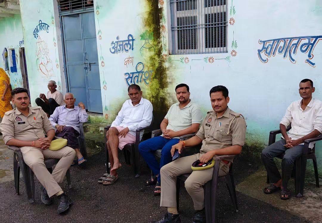 फोटो 06 सीकेटीपी 22 घर में नजर बंद सपा नेता मान सिंह पटेल। संवाद फोटो 06 सीकेटीपी 22 घर में नजर बंद सपा नेता मान सिंह पटेल। संवाद