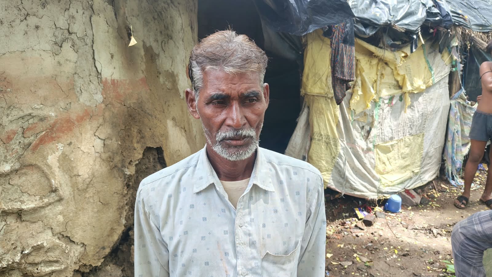 फोटो-13-सैमरा के स्वास्थ्य उपकेंद्र में और आसपास भरा पानी। अमर उजाला फोटो-13-सैमरा के स्वास्थ्य उपकेंद्र में और आसपास भरा पानी। अमर उजाला